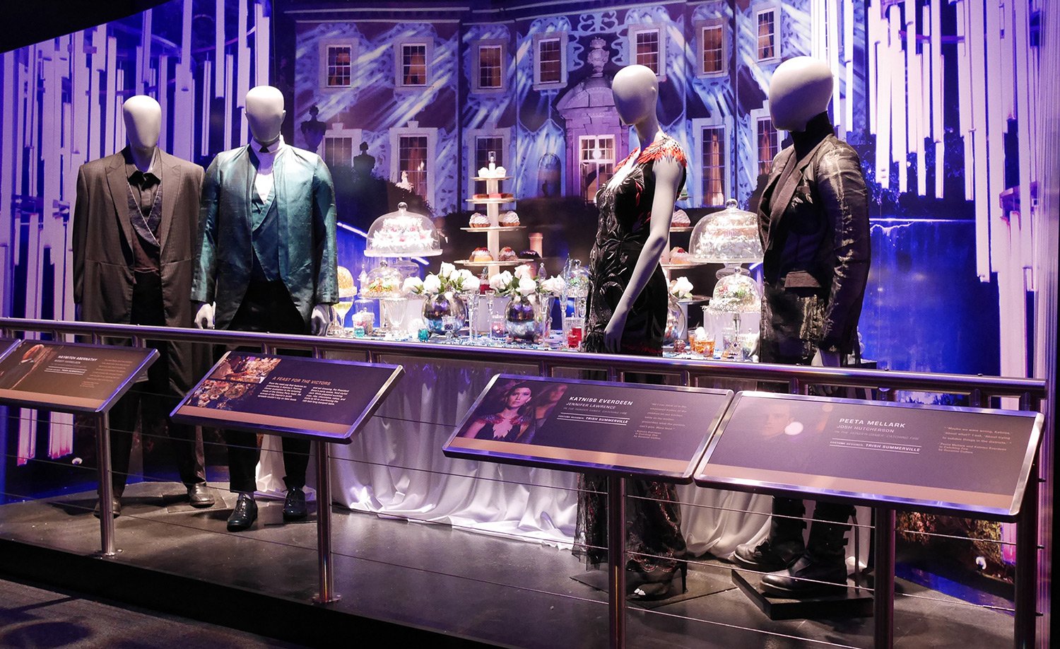 Hunger Games Exhibit Presidential Palace Party Set